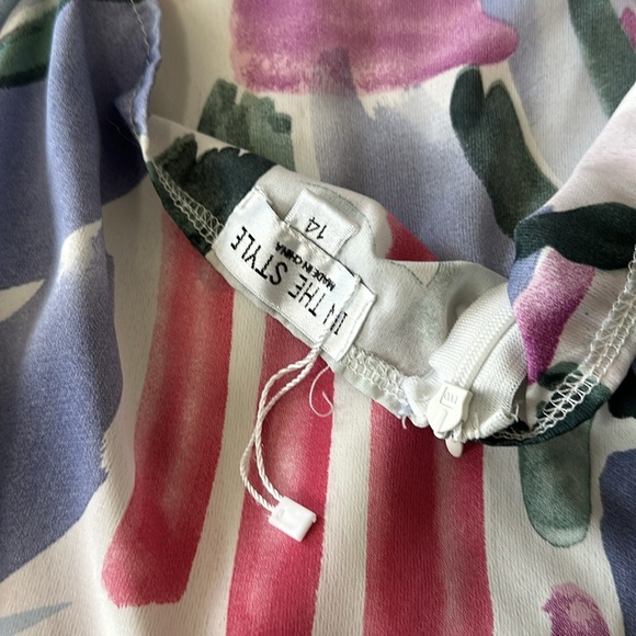 NWOT MAXI OPEN BACK WITH TIE DETAIL AND ZIPPER GEOMETRIC DESIGN MAXI. SIZE 14 - Picture 5 of 5